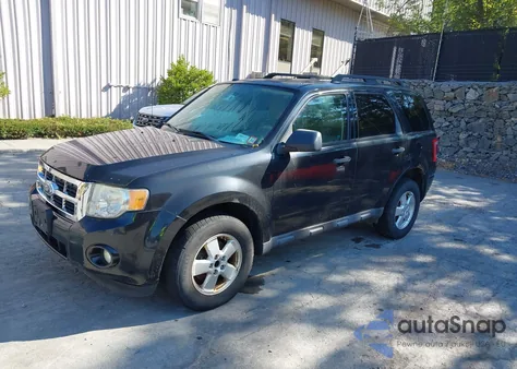2011 Ford Escape Xlt z USA, uszkodzony, nr VIN 1FMCU9D72BKA12103